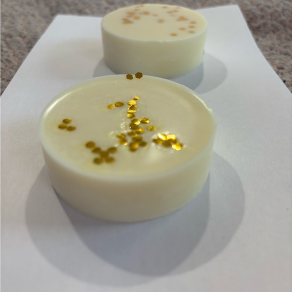 Other - Elegant Cream and Gold Decorative Wax Discs